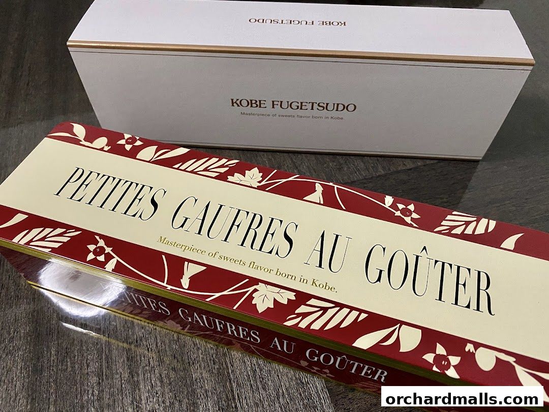 Two elegant gift boxes from Kobe Fugetsudo, featuring 'Petites Gaufres au Goûter'.