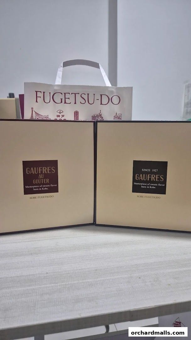 Kobe Fugetsudo gift boxes and shopping bag featuring iconic Kobe landmarks.