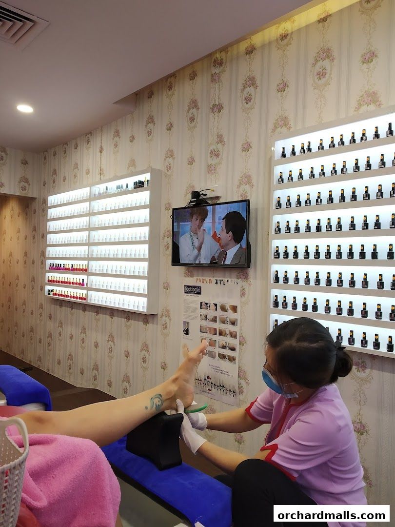 Ladies Bella - Nails, Lashes, Eyebrows