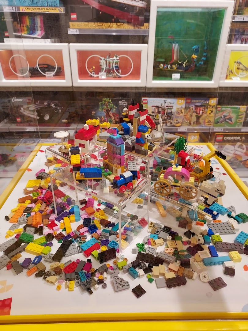 LEGO Certified Store Bricks World - ION