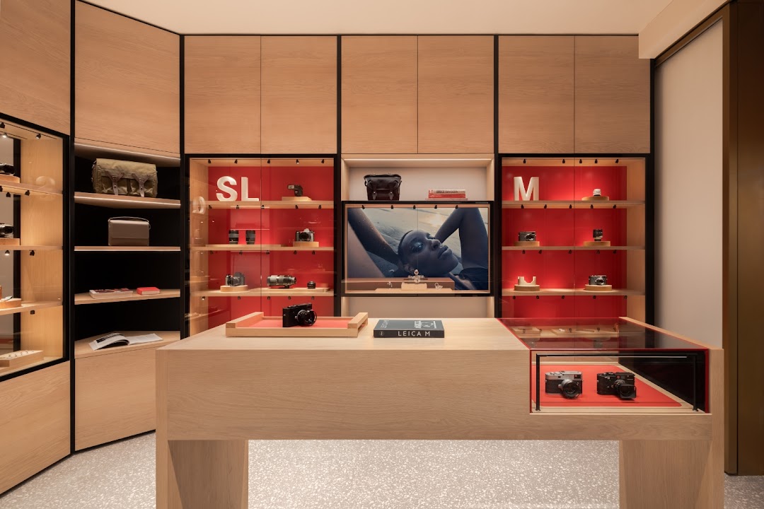 Leica Store ION Orchard