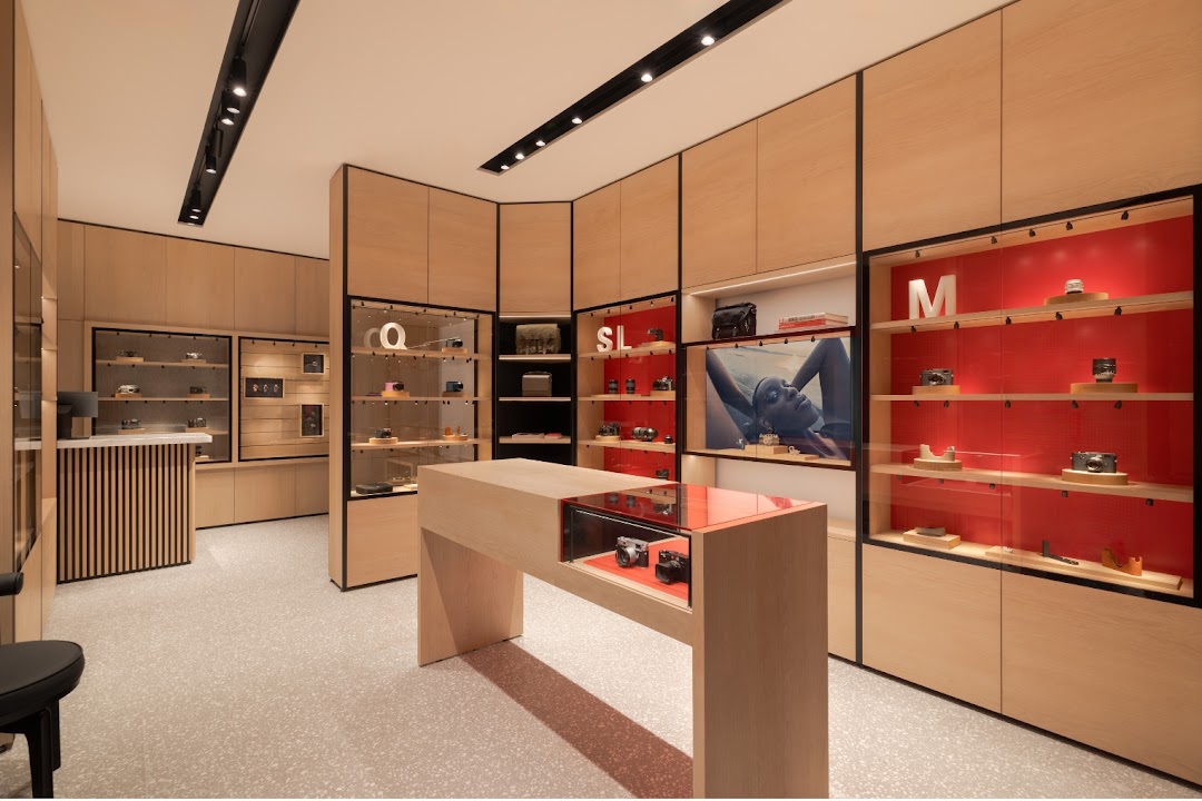 Leica Store ION Orchard