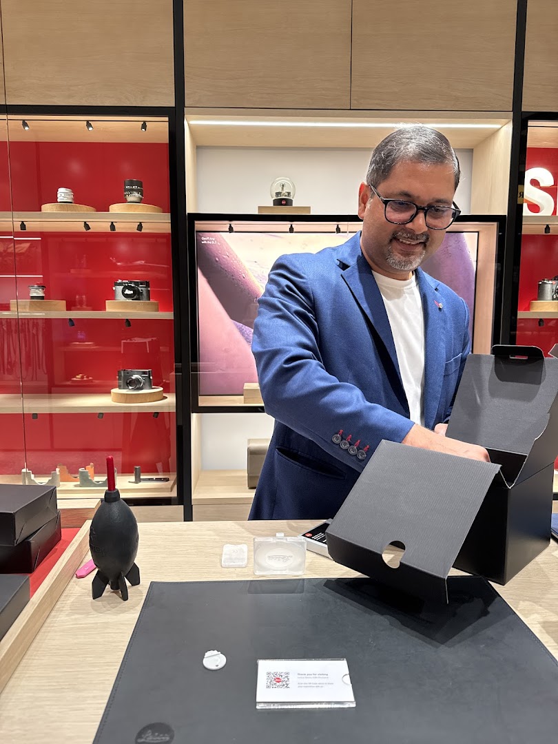 Leica Store ION Orchard