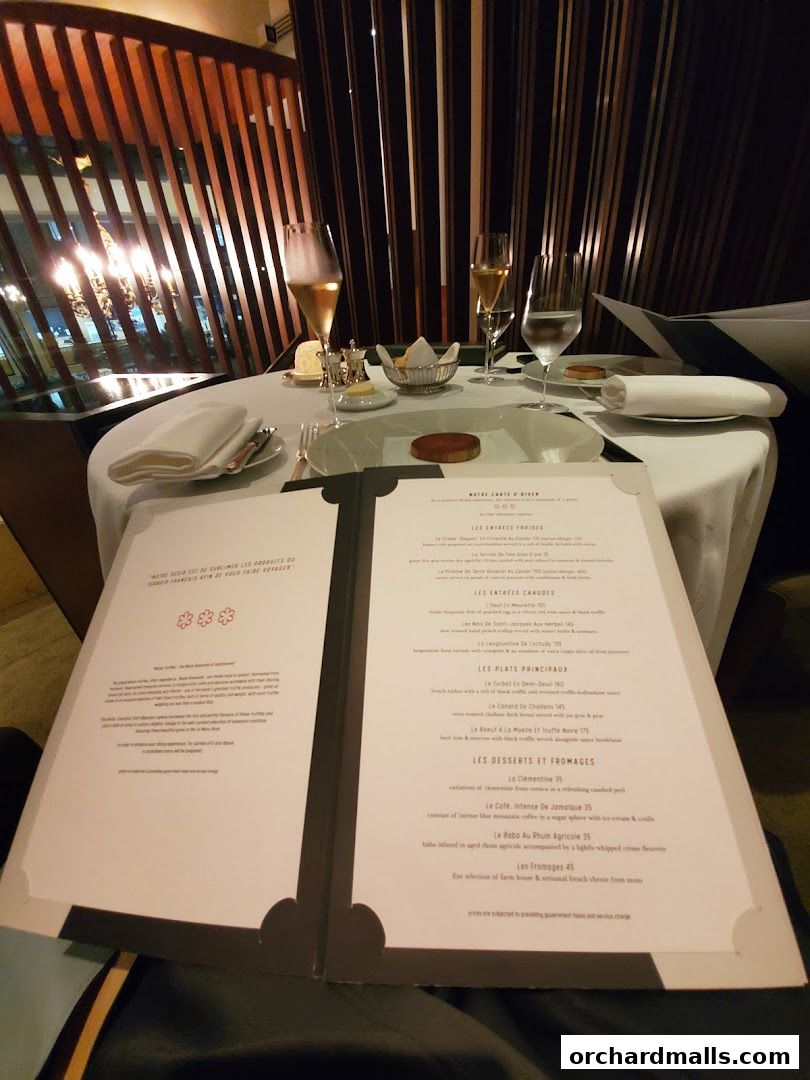 Menu page for Les Amis