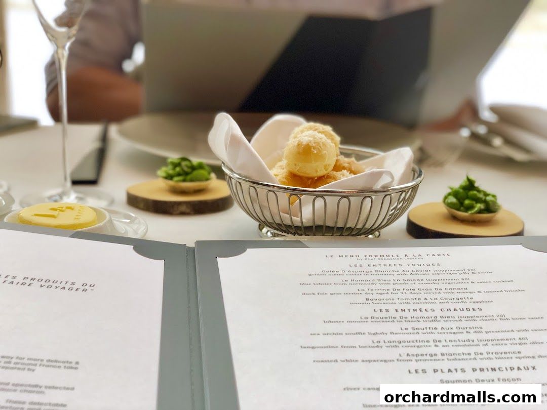 Menu page for Les Amis