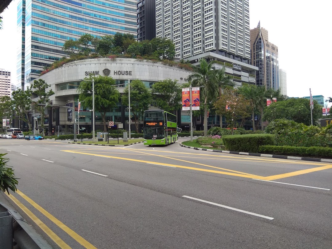 LOUIS VUITTON Ion Orchard Store