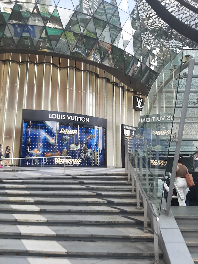 LOUIS VUITTON Ion Orchard Store