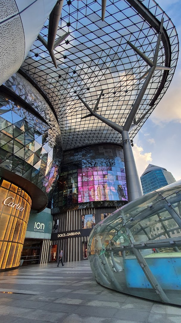 LOUIS VUITTON Ion Orchard Store