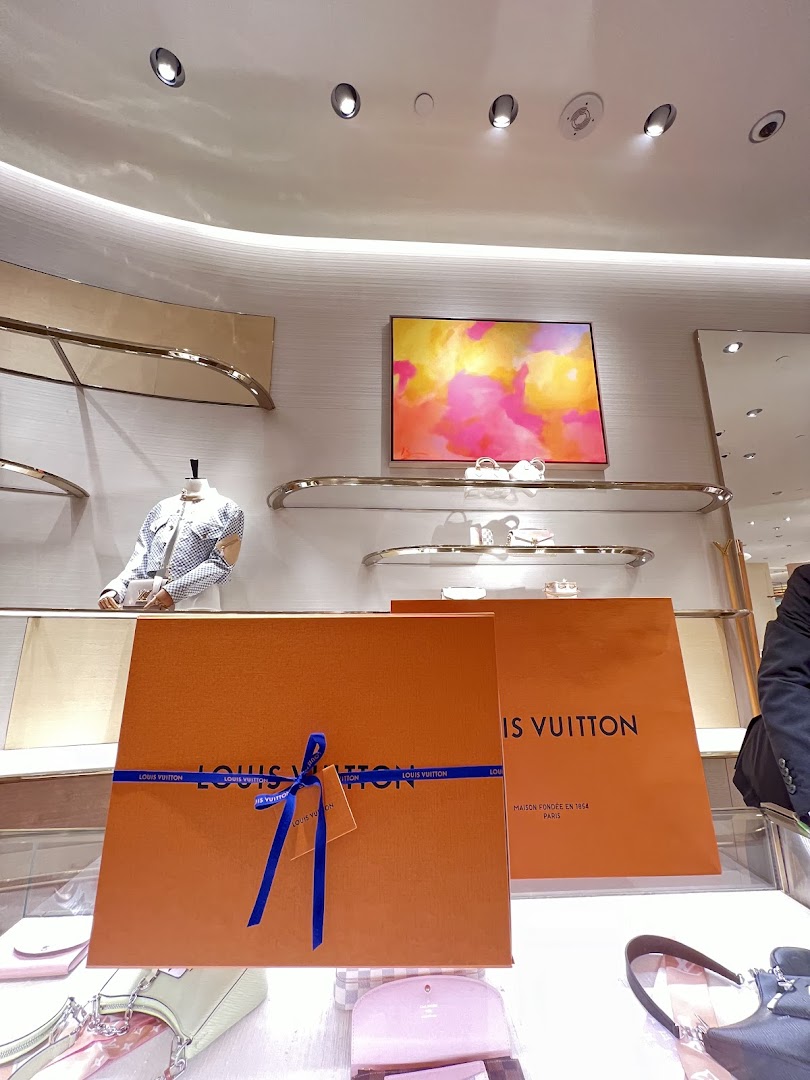LOUIS VUITTON Ion Orchard Store