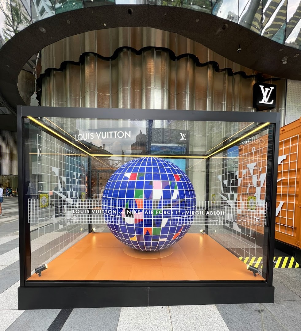 LOUIS VUITTON Ion Orchard Store