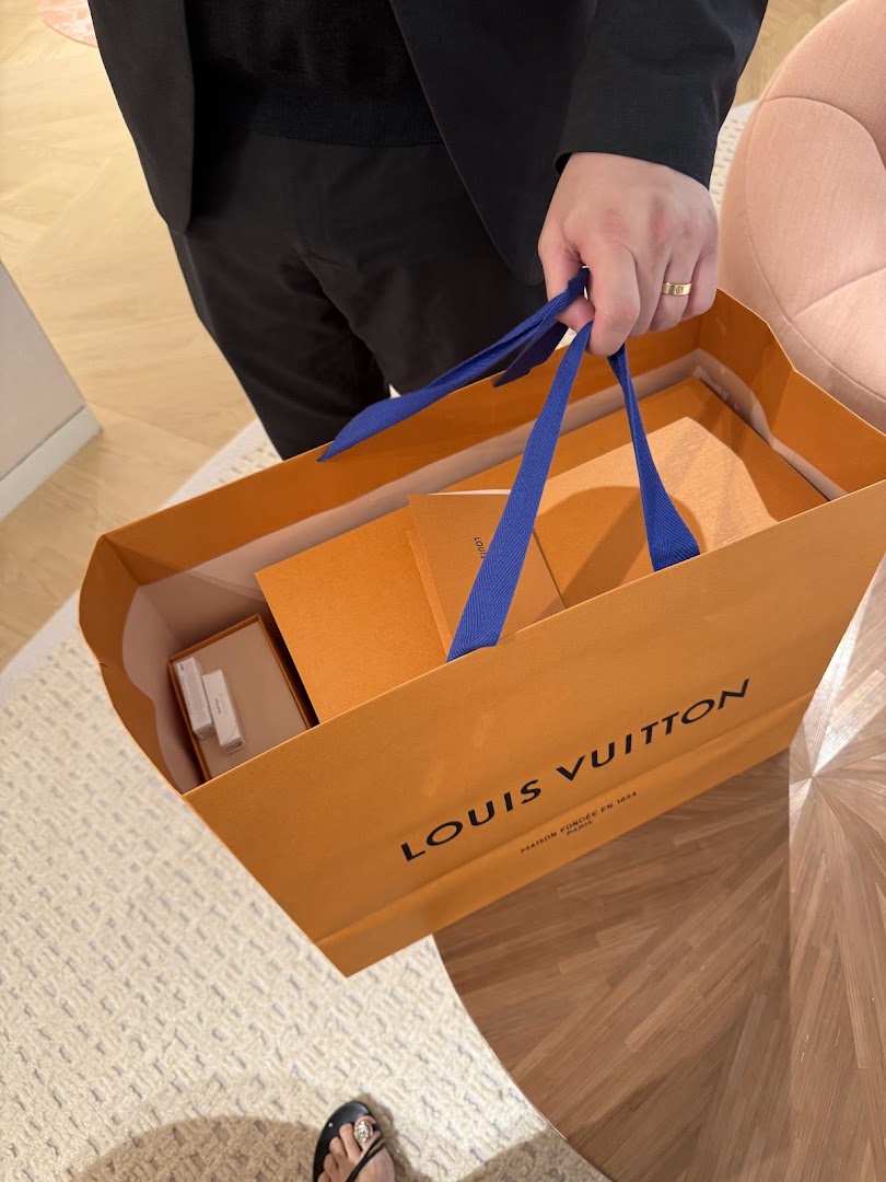 LOUIS VUITTON Ion Orchard Store