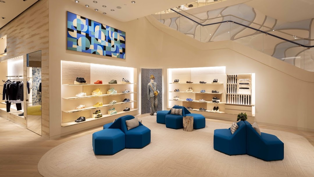 LOUIS VUITTON Ion Orchard Store