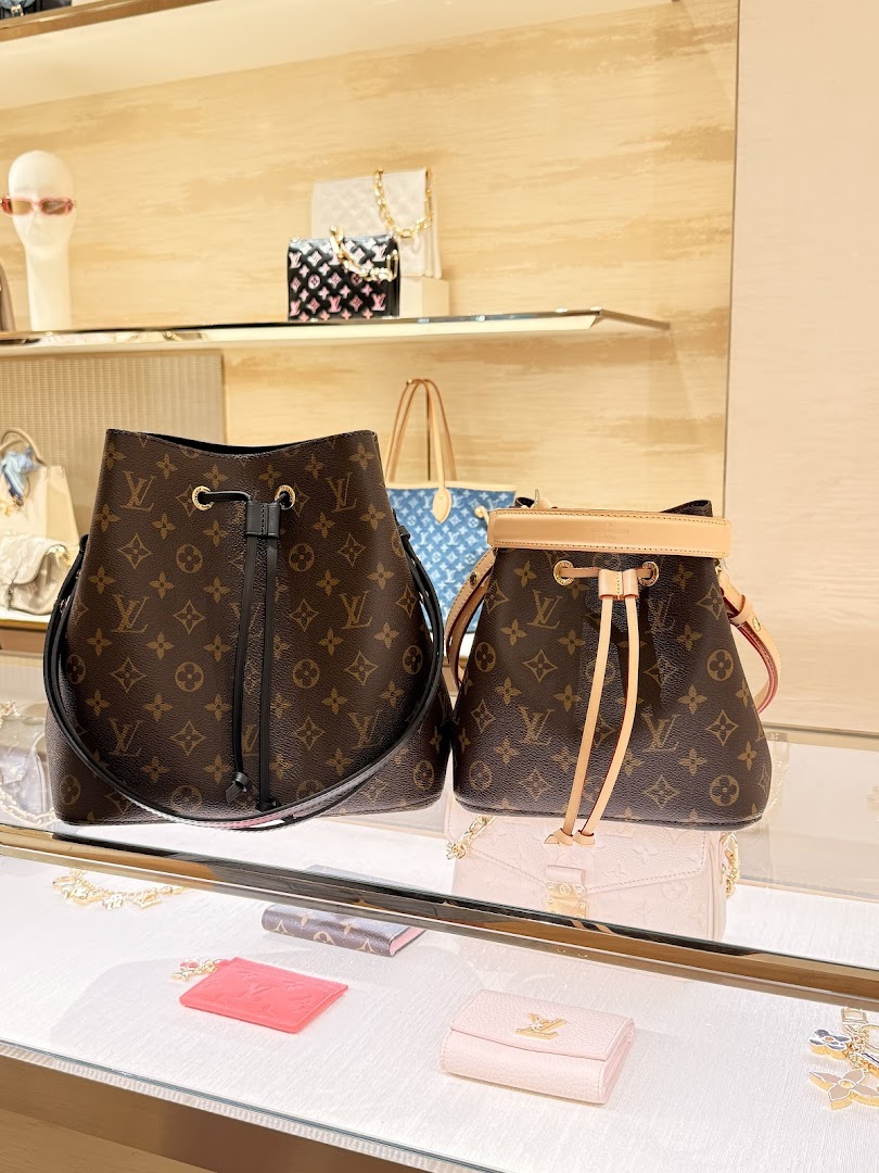 LOUIS VUITTON Ion Orchard Store