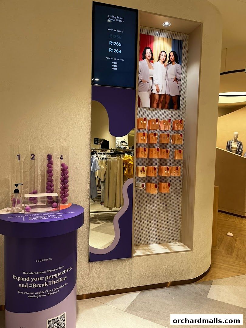 Love, Bonito store interior with fitting room queue status and displayed accessories.