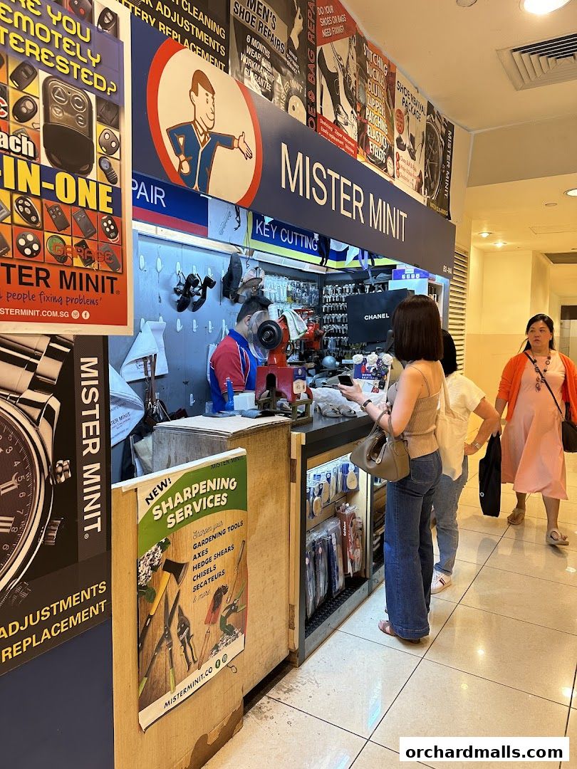 Mister Minit shop offering key cutting, shoe repair, and sharpening services.