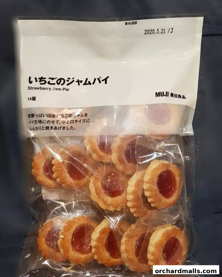 A package of MUJI Strawberry Jam Pies, containing 14 individual pies.