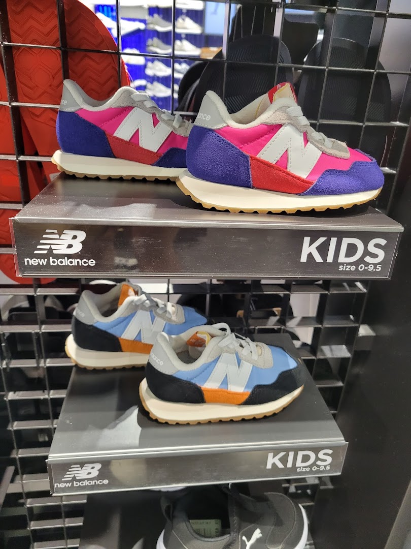 New Balance  ION ORCHARD