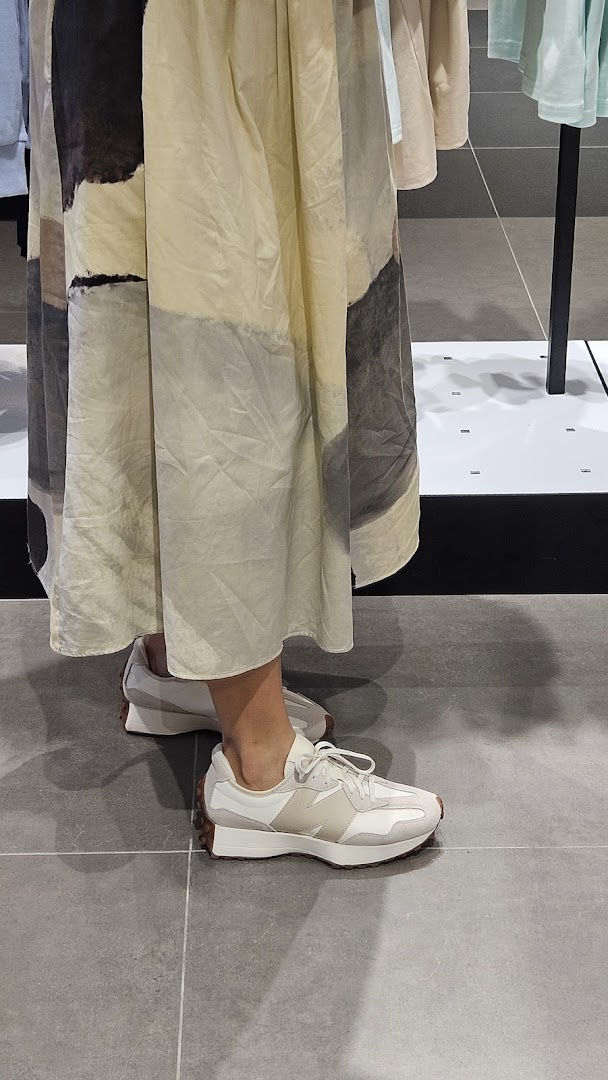 New Balance  ION ORCHARD