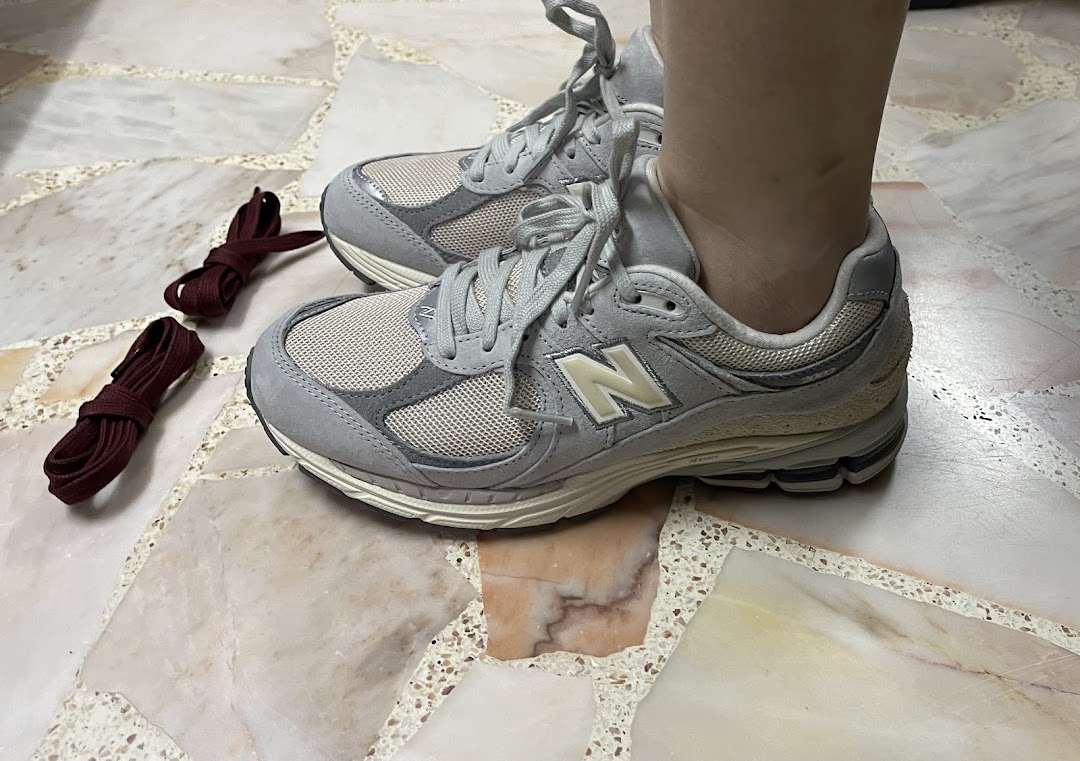 New Balance  ION ORCHARD