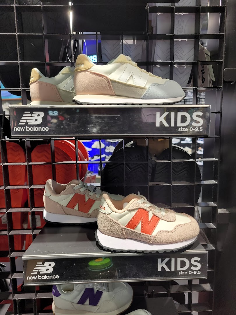 New Balance  ION ORCHARD
