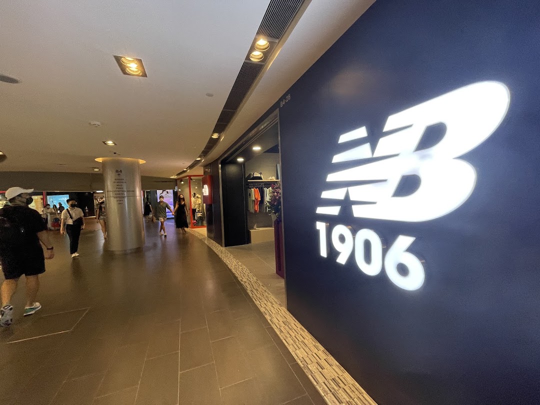 New Balance  ION ORCHARD