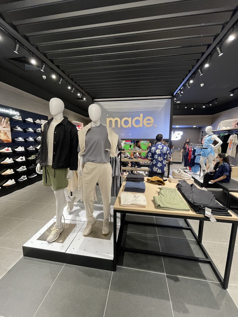 New Balance  ION ORCHARD