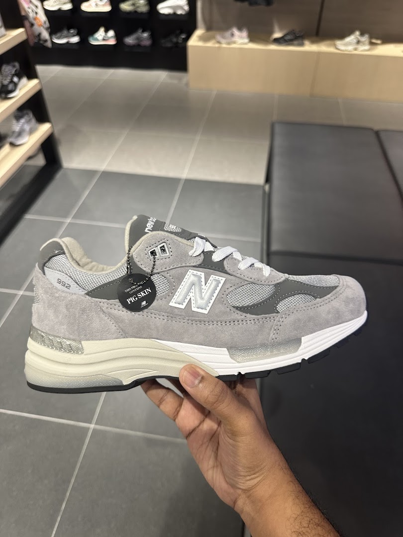New Balance  ION ORCHARD