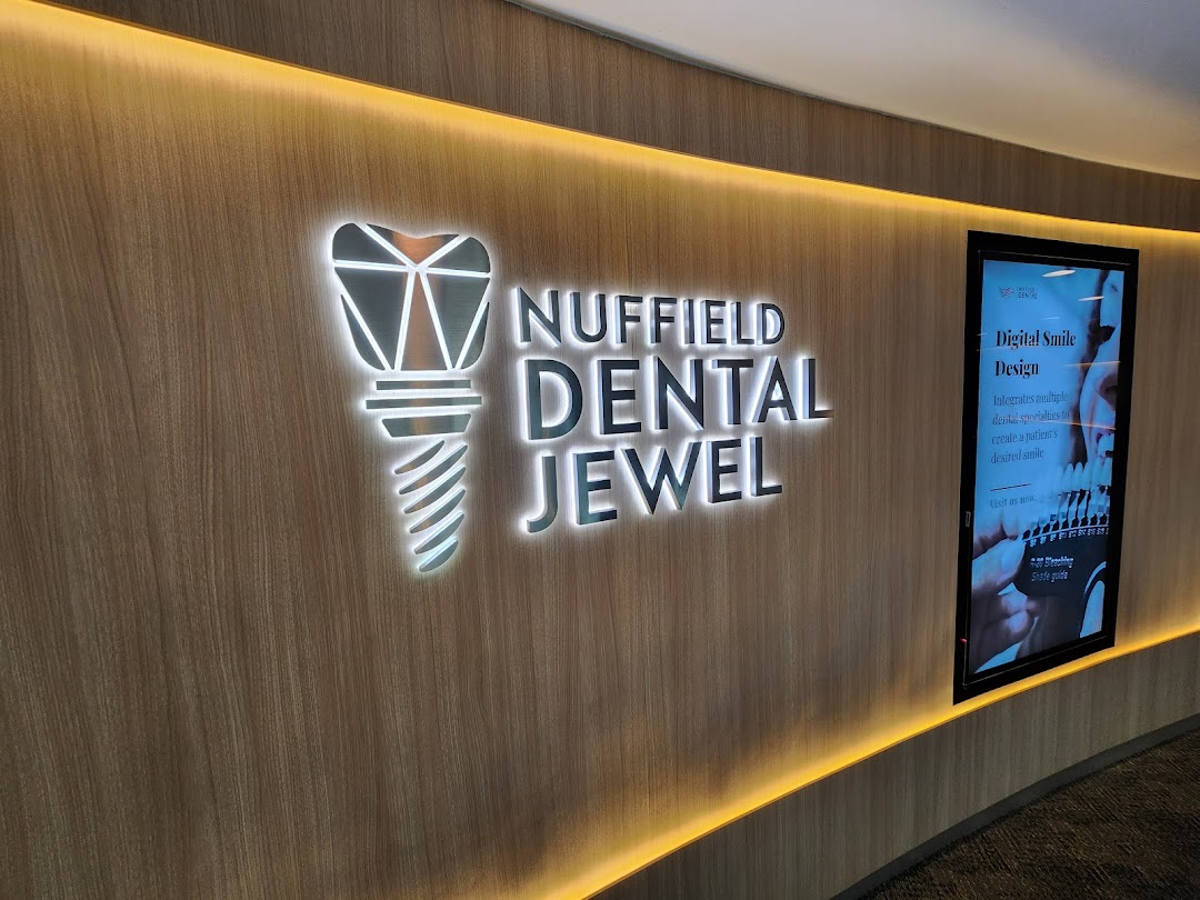 Nuffield Clear Aligners  Orchard - Invisible Braces For Teeth Straightening