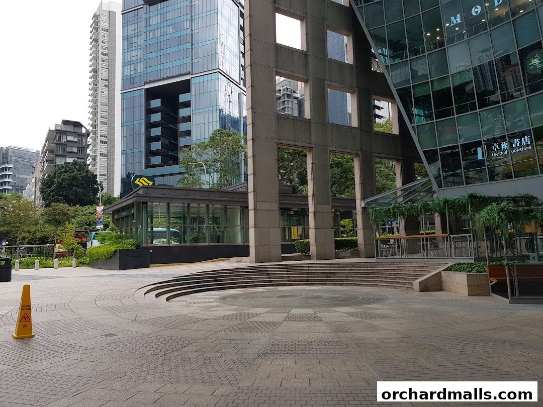 Orchard MRT Station NS22
