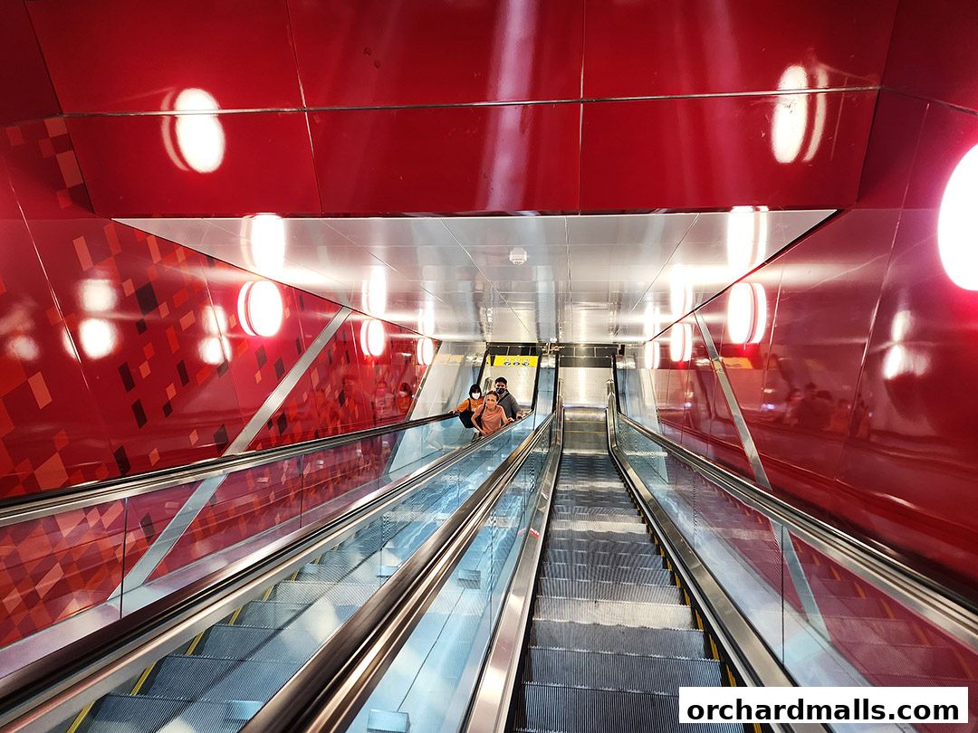 Orchard MRT Station NS22