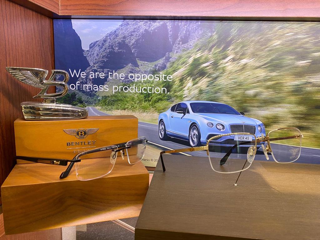 Paris Miki Takashimaya  Orthokeratology  Optician  Optometrist  Contact lens  Eye Care Professional