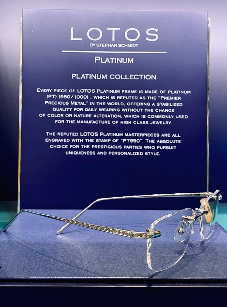 Paris Miki Takashimaya  Orthokeratology  Optician  Optometrist  Contact lens  Eye Care Professional