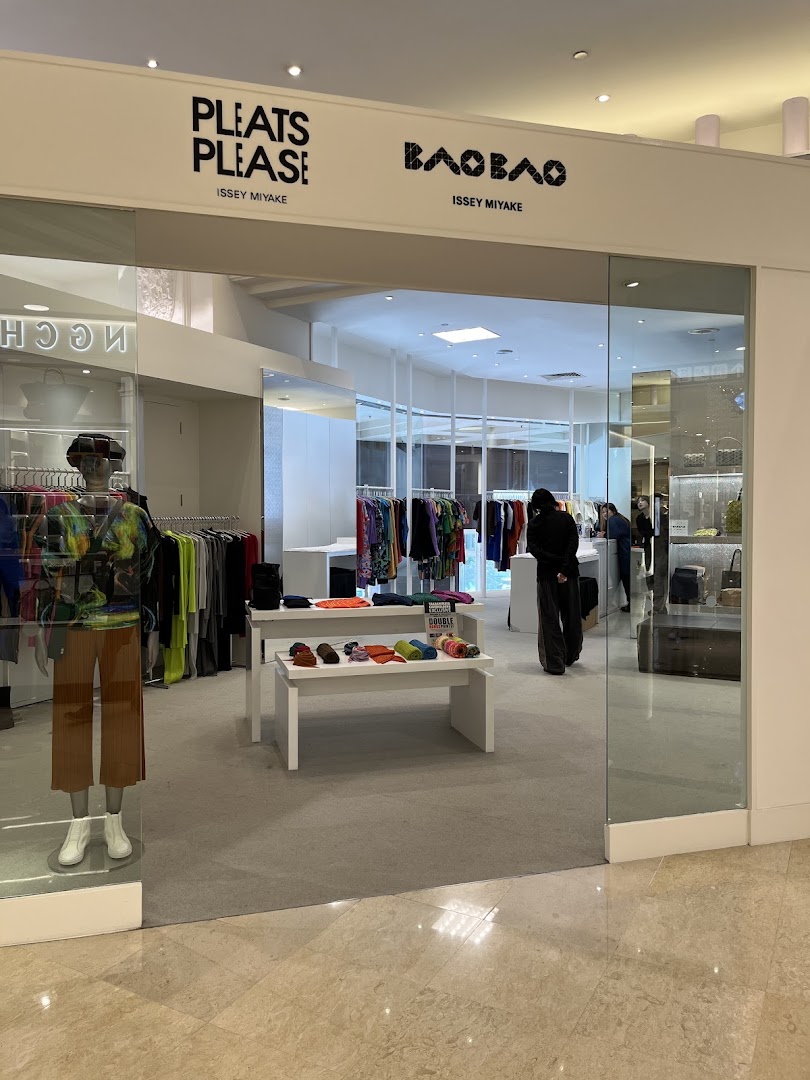 PLEATS PLEASE ISSEY MIYAKE