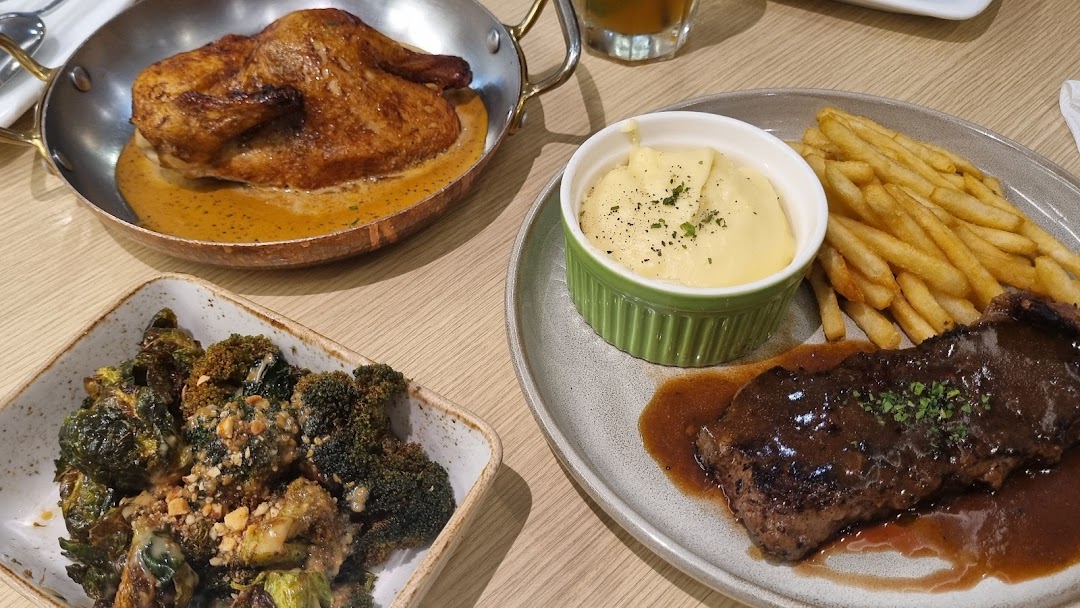 Poulet  Brasserie - ION Orchard