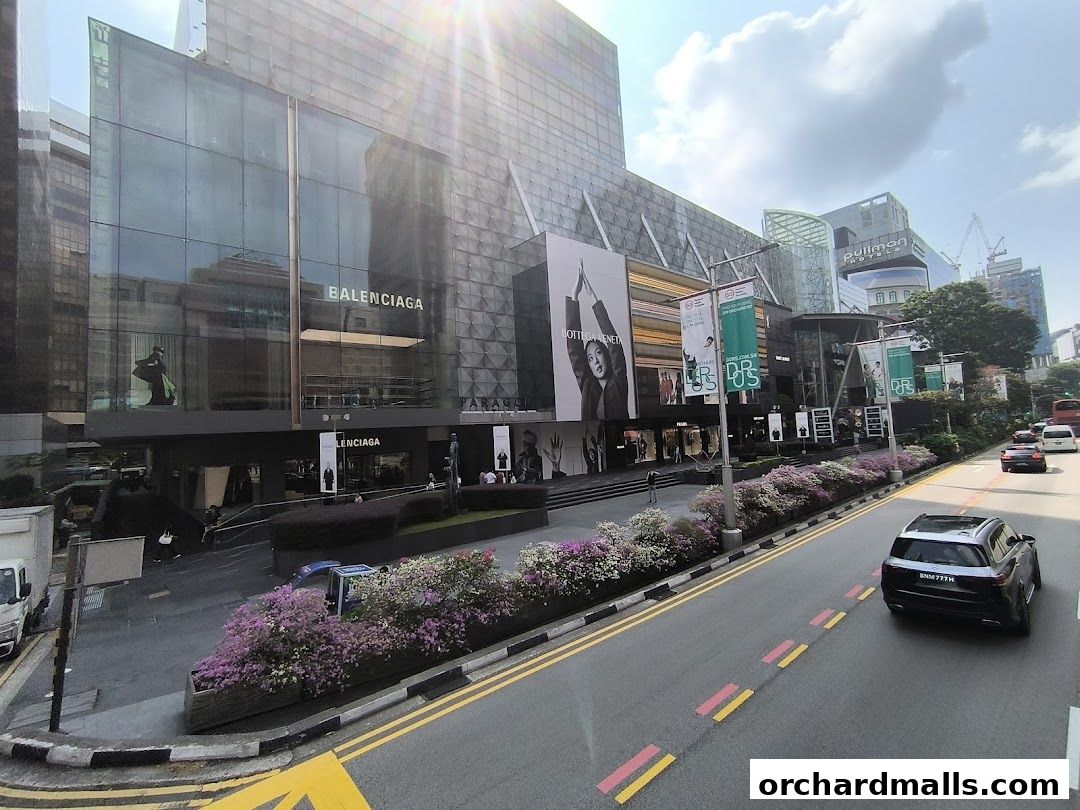 Prada Singapore Paragon