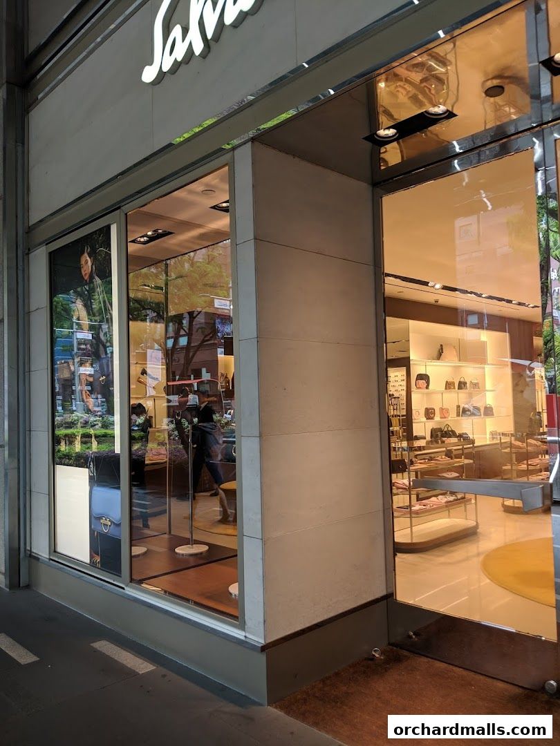 Prada Singapore Paragon