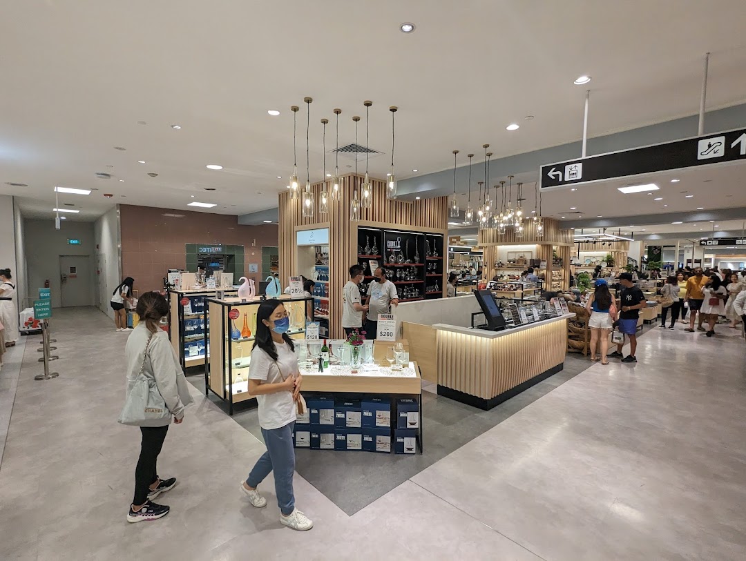 Riedel Authorized Retailer - Takashimaya