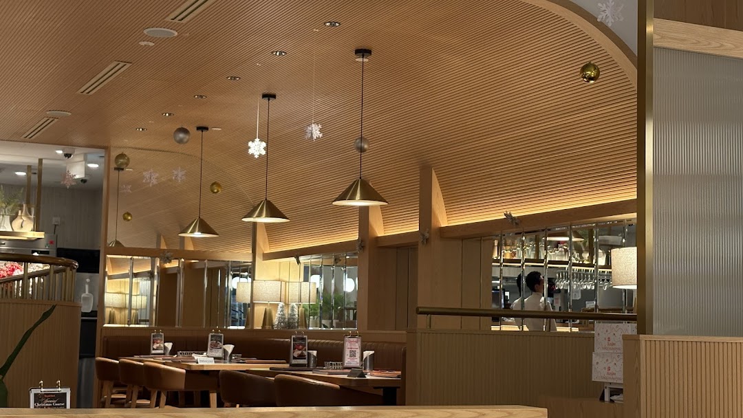 Royal Host Takashimaya S.C.