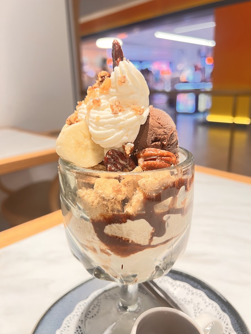 Royal Host Takashimaya S.C.