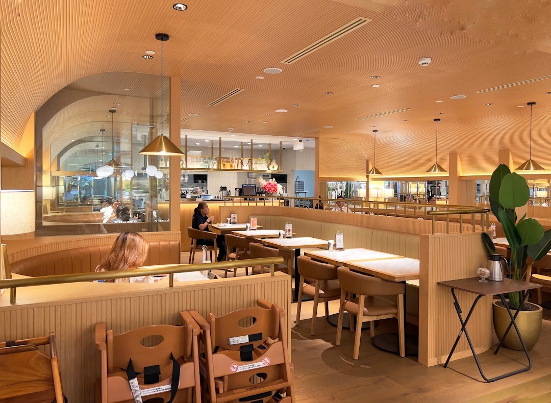 Royal Host Takashimaya S.C.