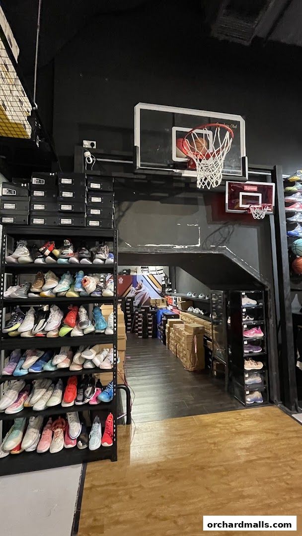 Sneakers Club Orchard