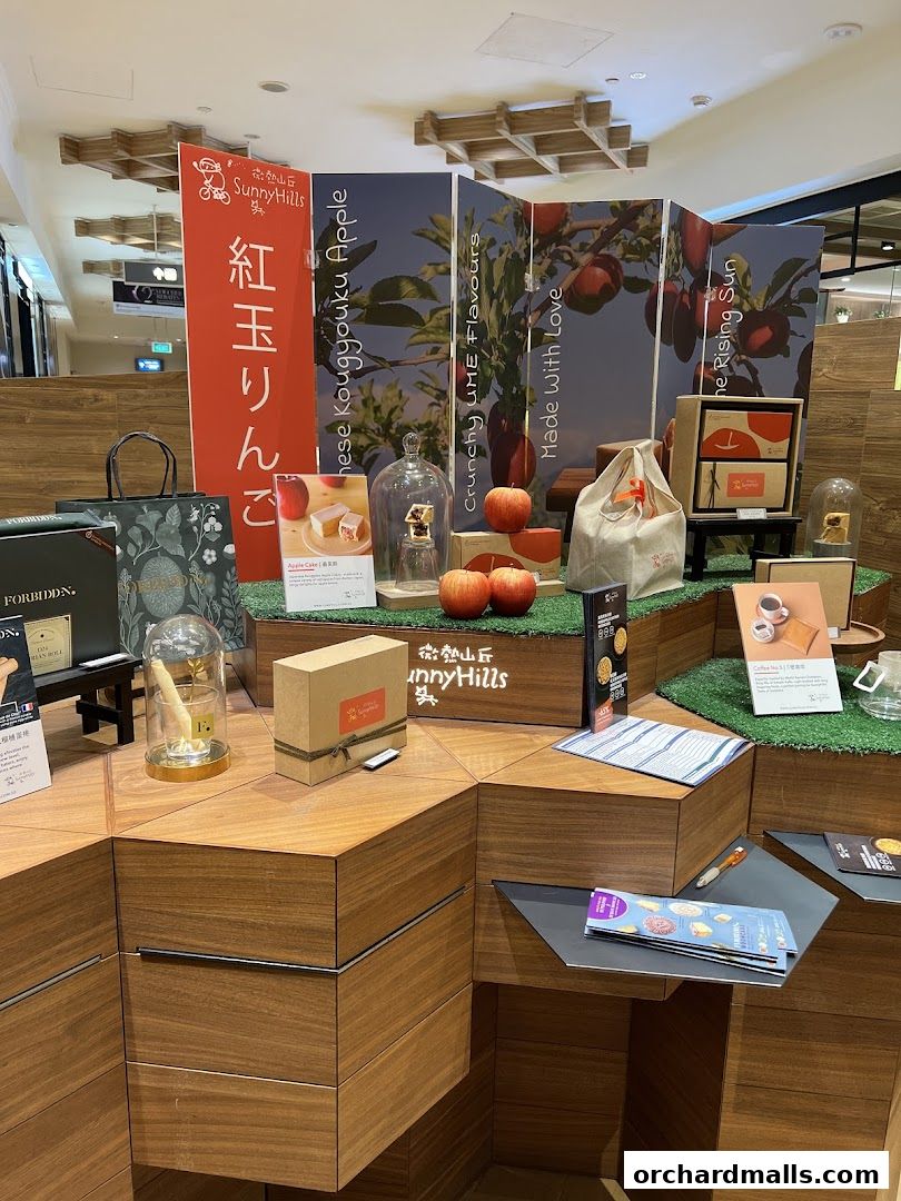 SunnyHills Orchard display featuring apple-themed products and gift boxes.