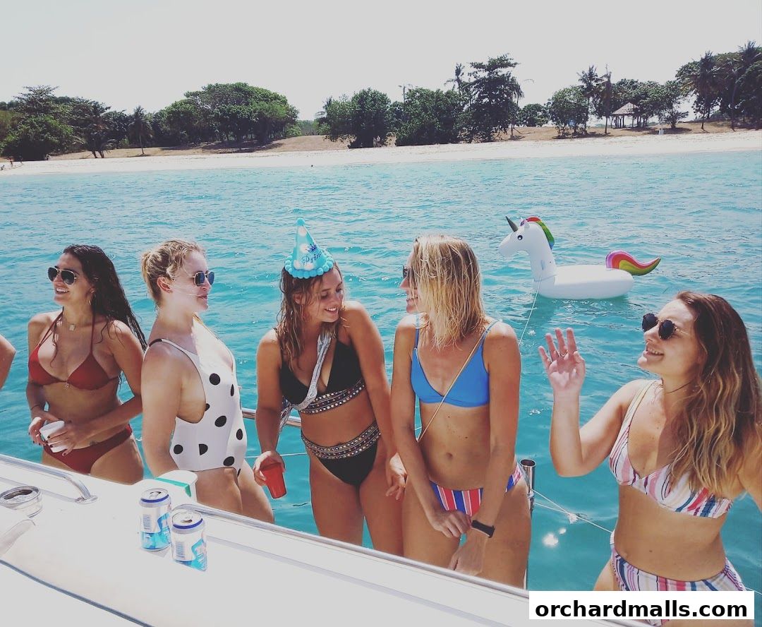 The Epicurean State - Yacht Charter Singapore