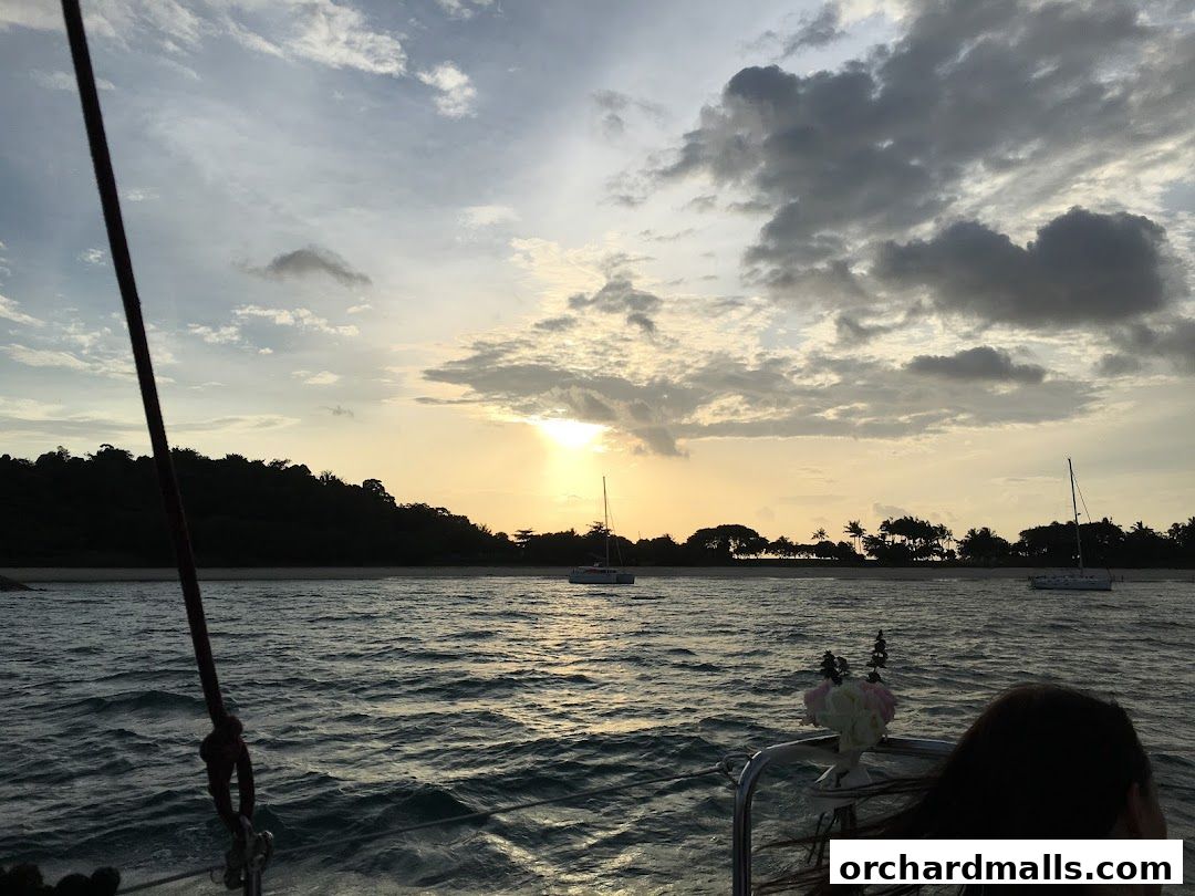 The Epicurean State - Yacht Charter Singapore