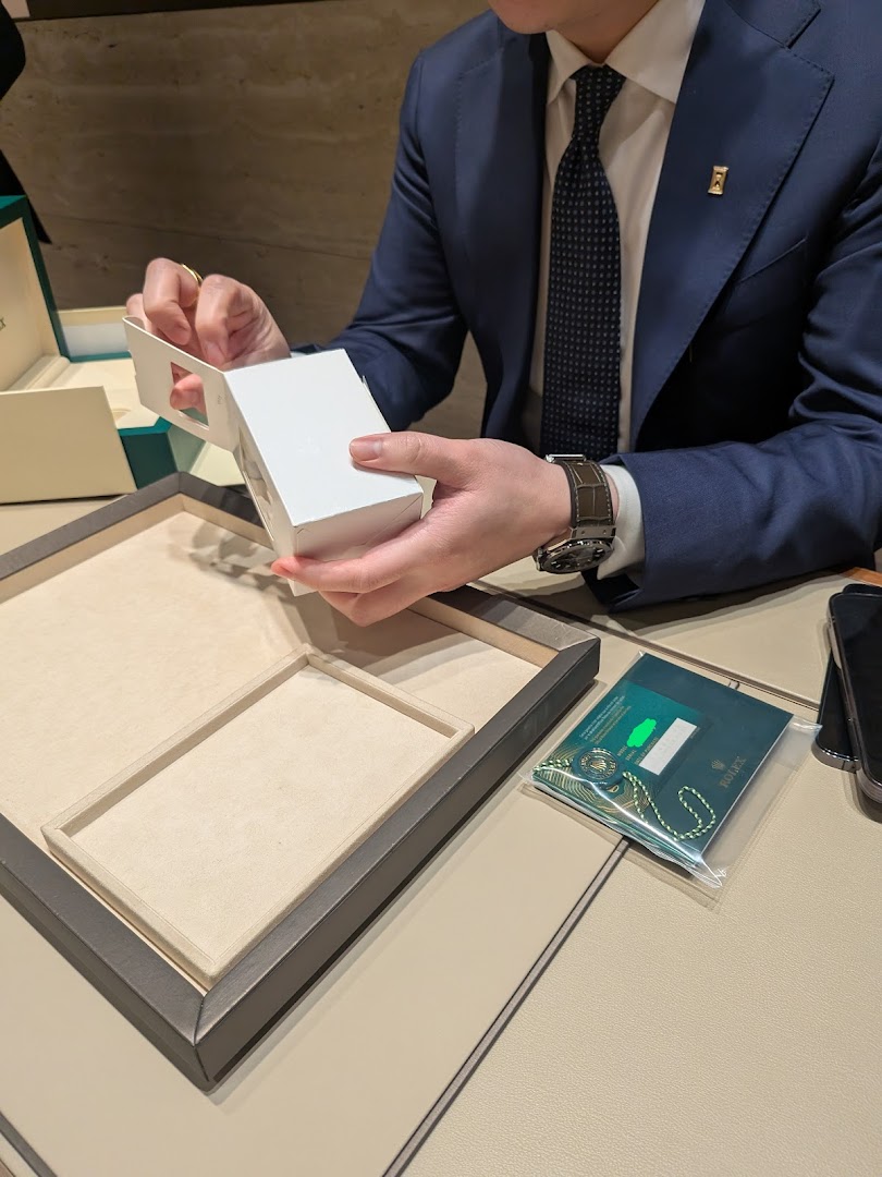 The Hour Glass Takashimaya - Official Rolex  Patek Philippe Retailer