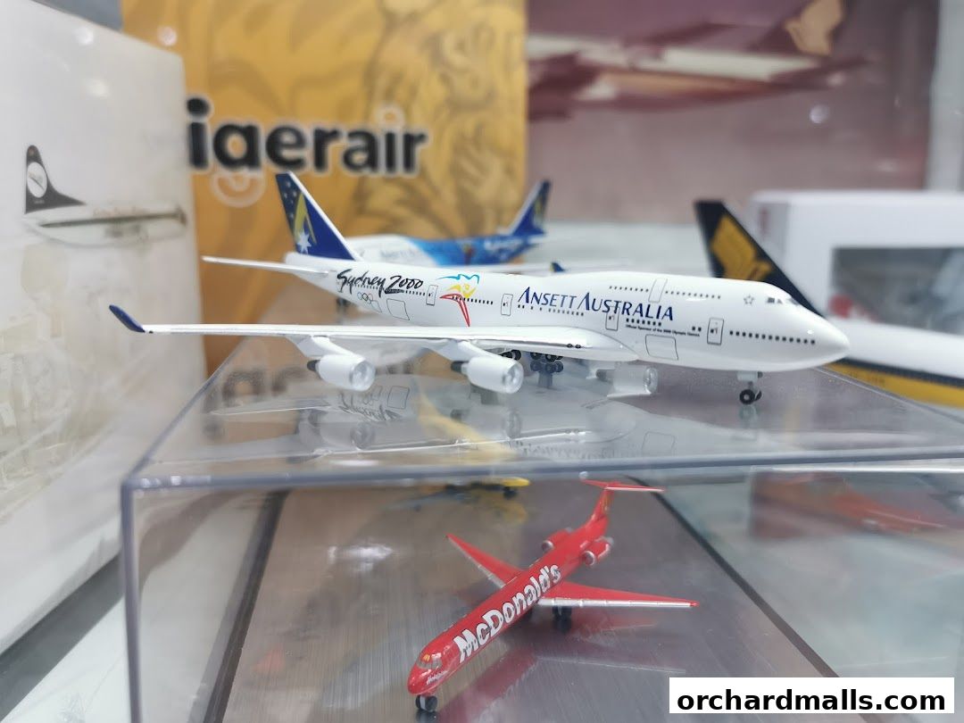 Display of detailed model airplanes, including Ansett Australia and McDonald's liveries.