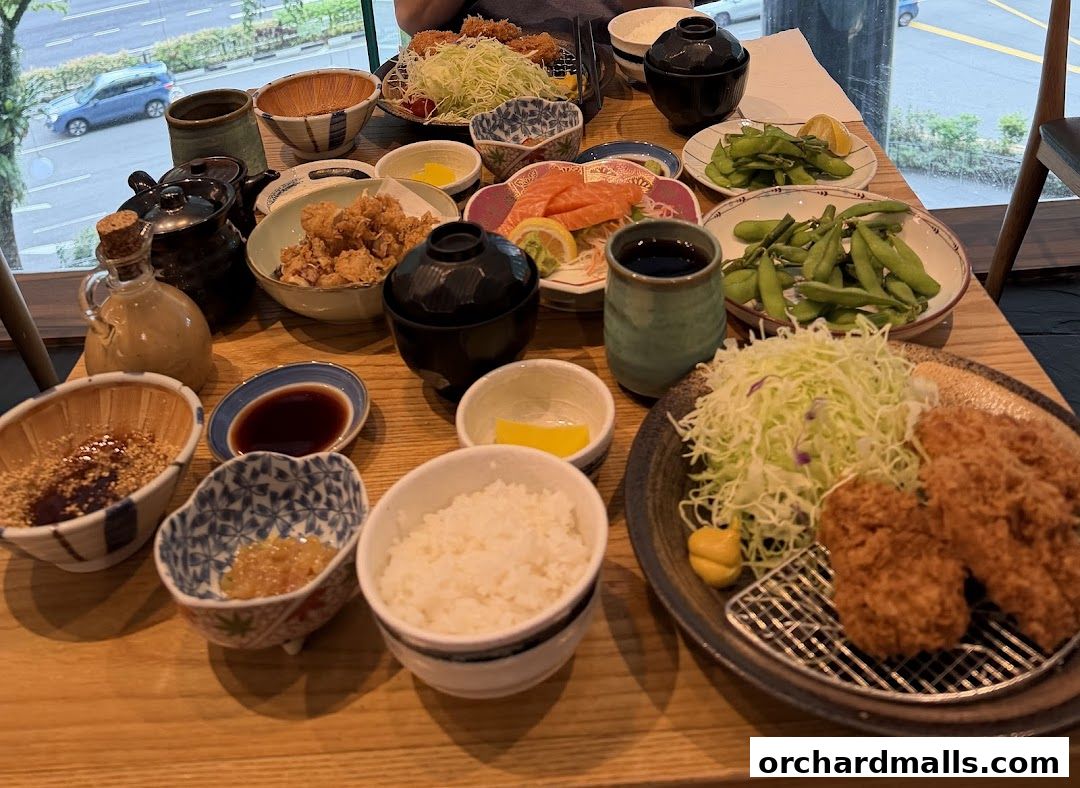 とん吉 Tonkichi Isetan