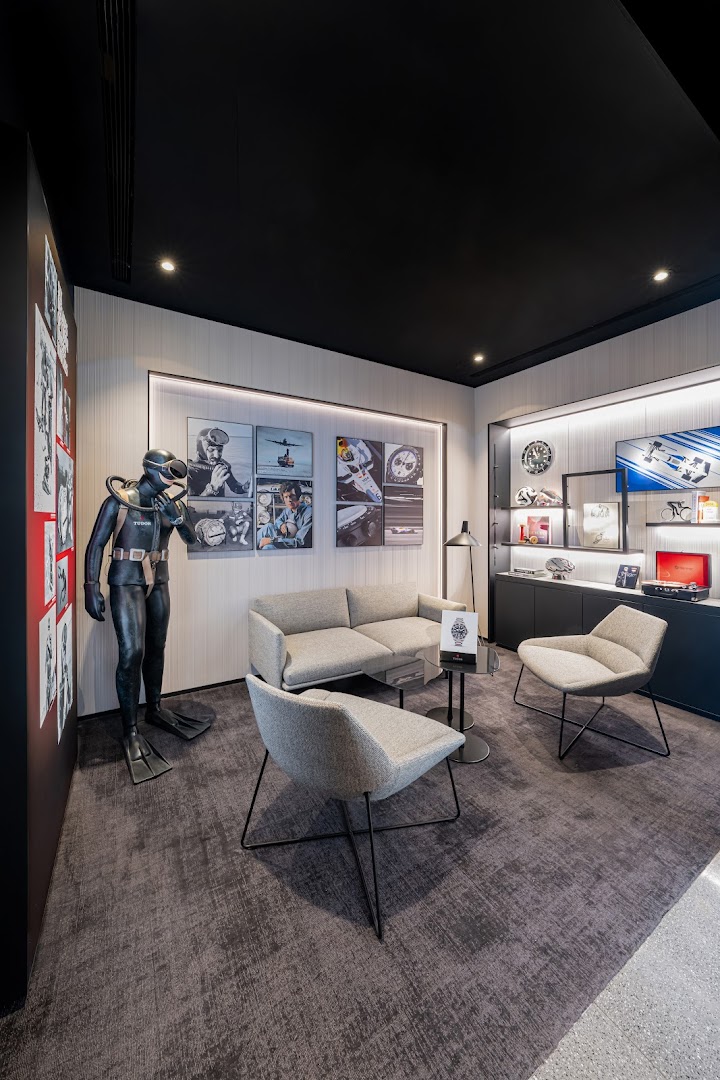 Tudor Boutique - The Hour Glass ION Orchard