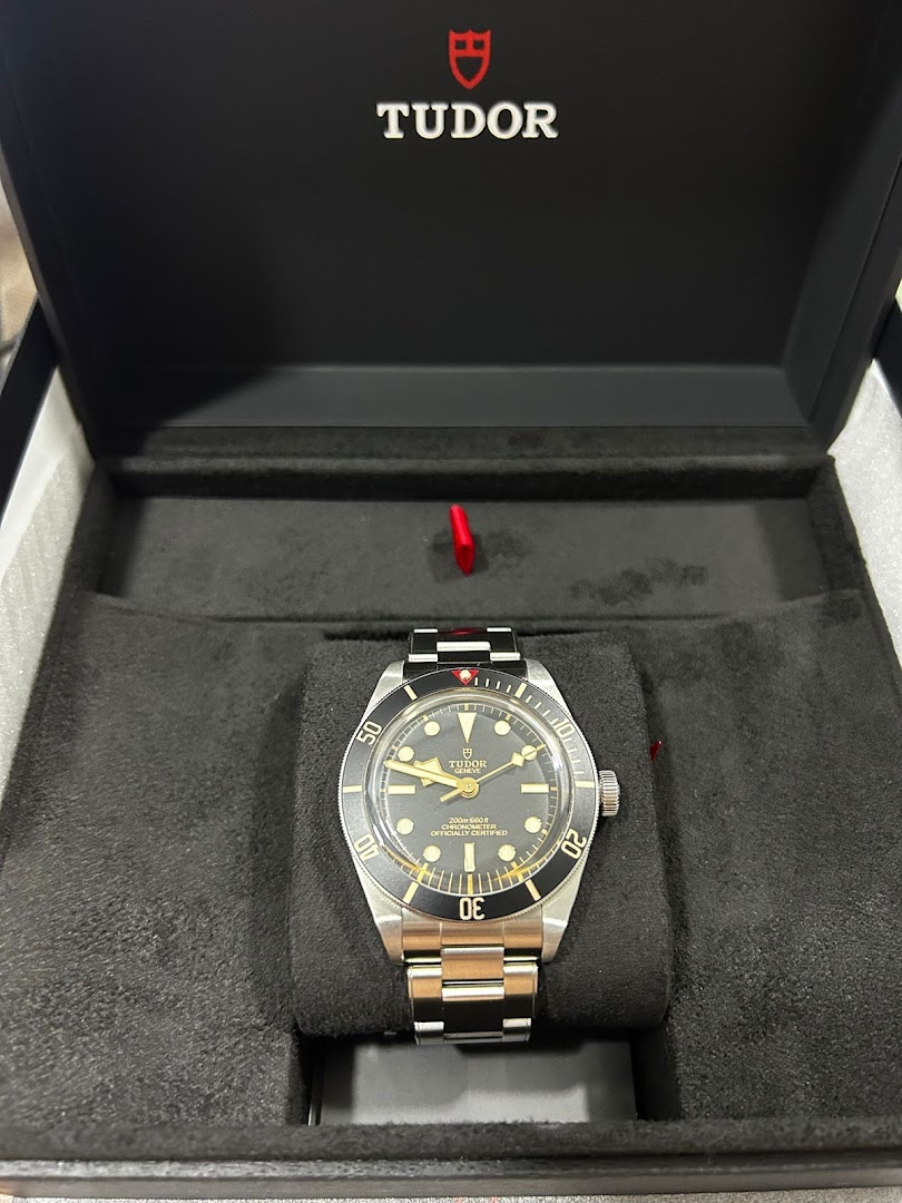 Tudor Boutique - The Hour Glass ION Orchard