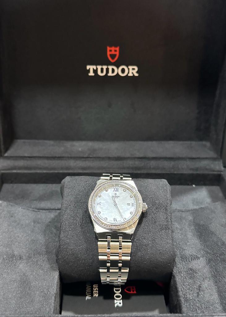 Tudor Boutique - The Hour Glass ION Orchard